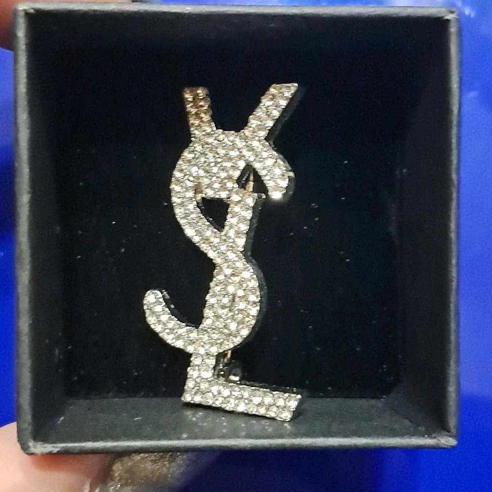 Sparkling Silver Crystal Brooch - Picture 5 of 6